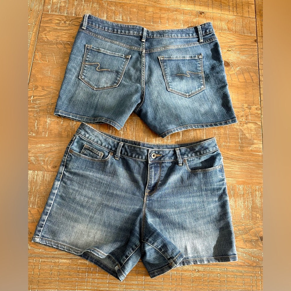 Two Women’s Sonoma Mid-Rise Denim Shorts, Size 12 - Picture 2 of 12